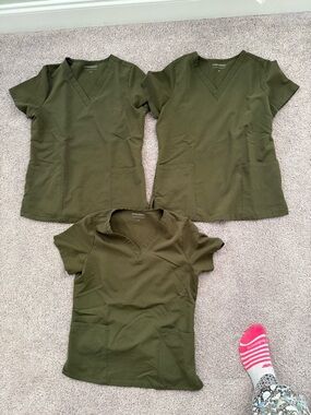 Mandala Olive Green V-Neck Scrub Top (Set of 3)